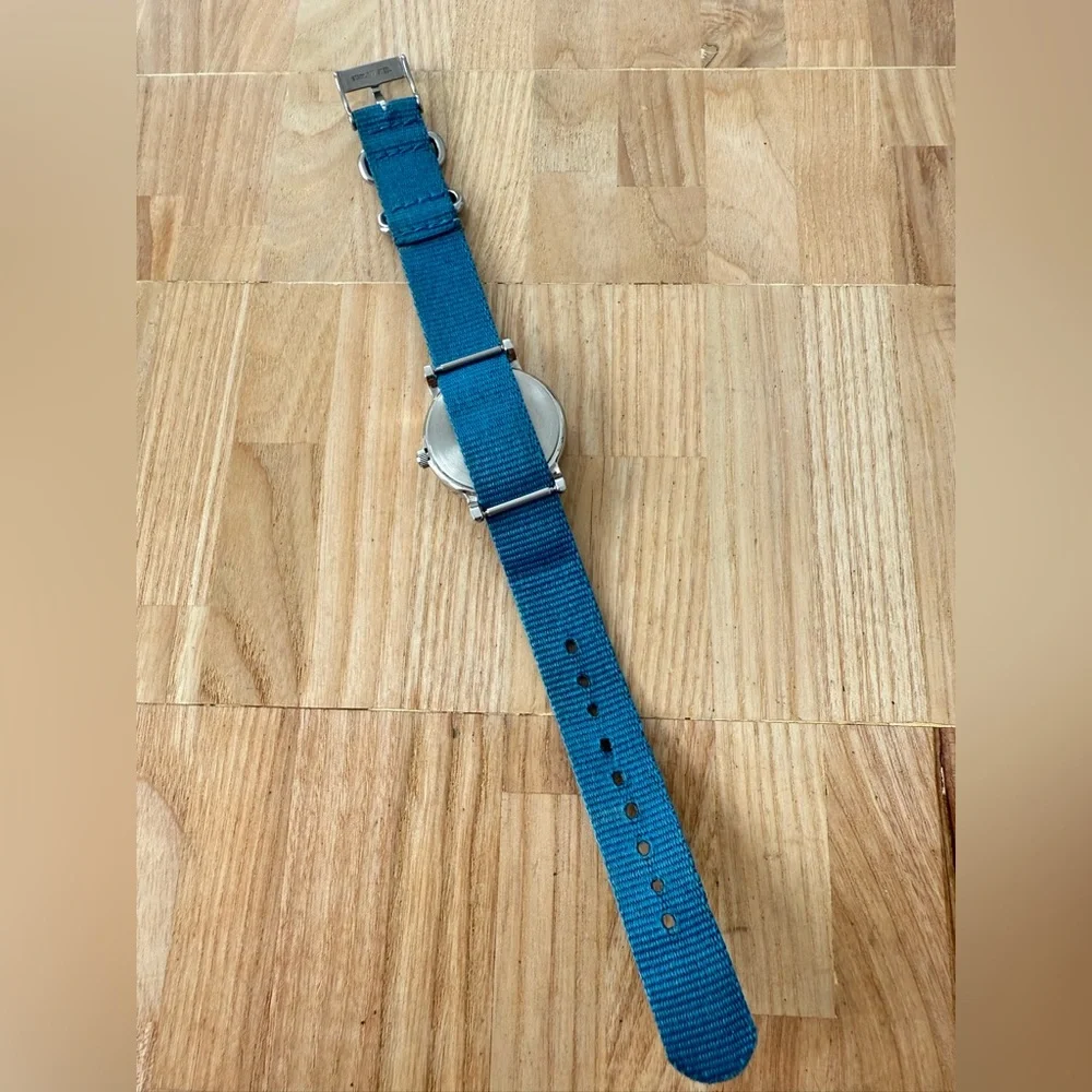 Timex weekender gray dial blue strap NEW BATTERY